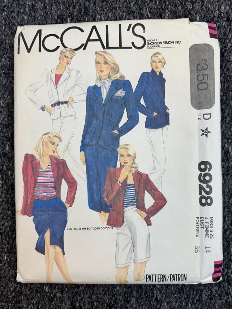 McCall’s 6928 sewing pattern envelope